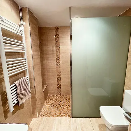 Familiar En El Centro De Con Terraza