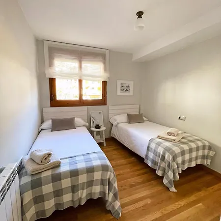 Familiar En El Centro De Con Terraza