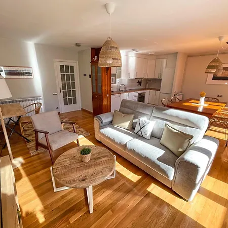 Daire Familiar En El Centro De Con Terraza Benasque