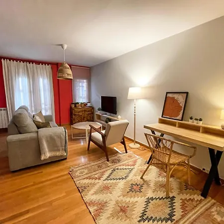 Familiar En El Centro De Con Terraza * Benasque