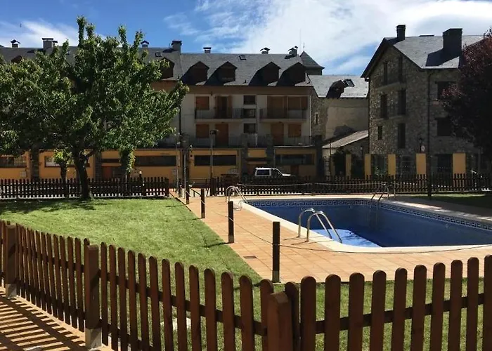 Familiar En El Centro De Con Terraza Benasque