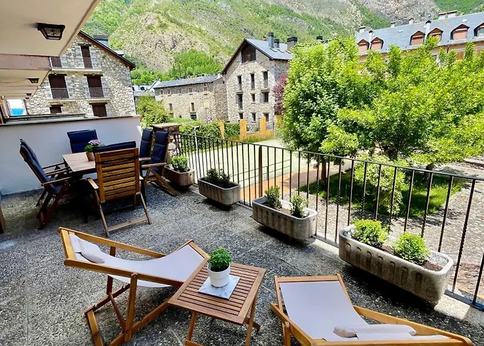 Daire Familiar En El Centro De Con Terraza Benasque