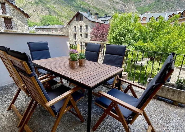 Familiar En El Centro De Con Terraza * Benasque